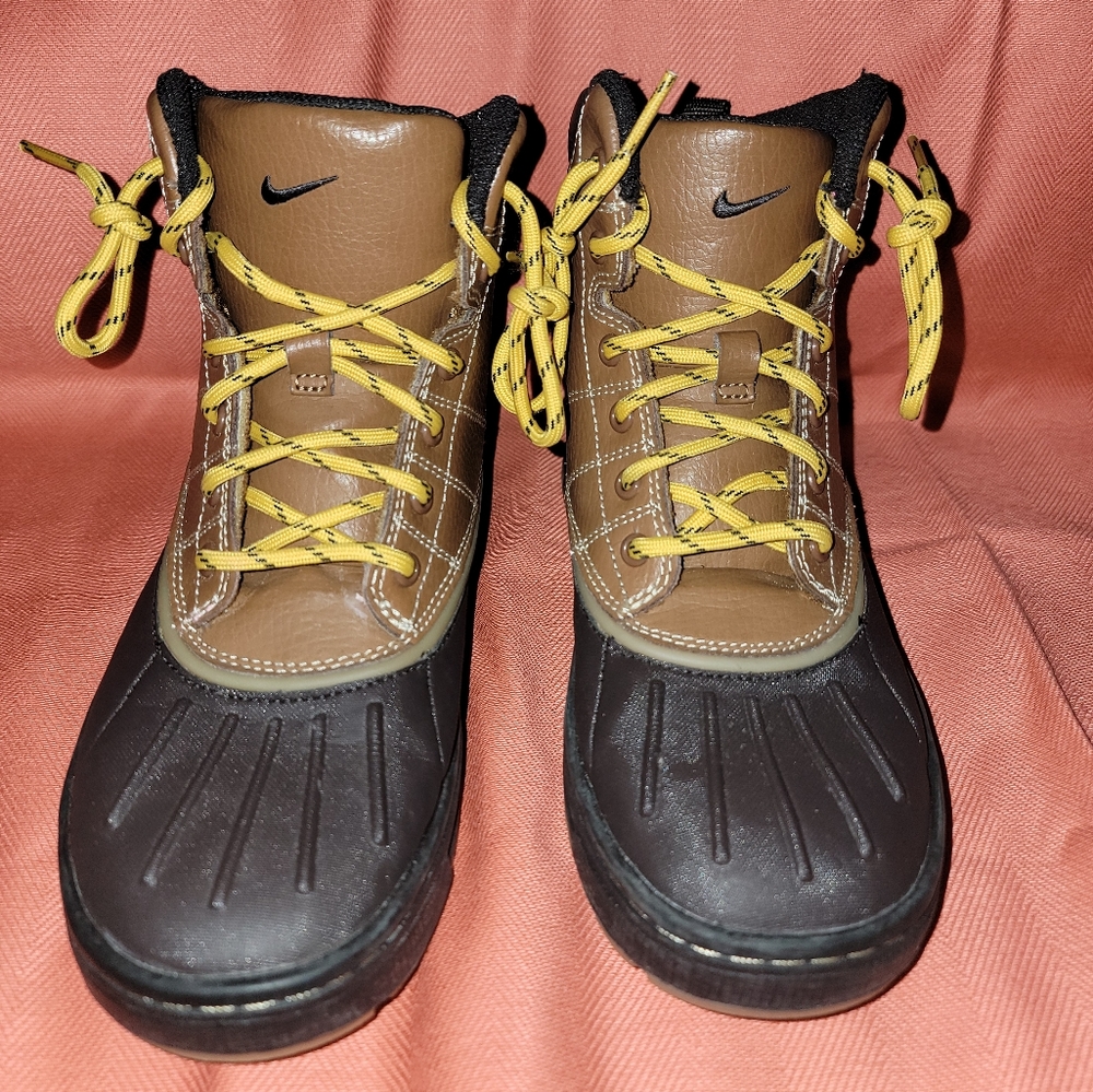 Nike ACG Woodside Boots 3y Brown Youth Unisex 415079-200 like new worn 1x inside